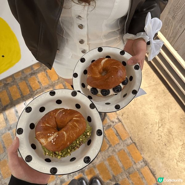 今次去咗深圳嘅一間Bagel Cafe打卡，試咗開心果味同埋...