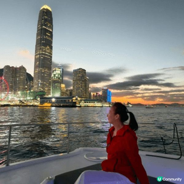 和海外到香港的國外好友維港遊由日出睇到日落
