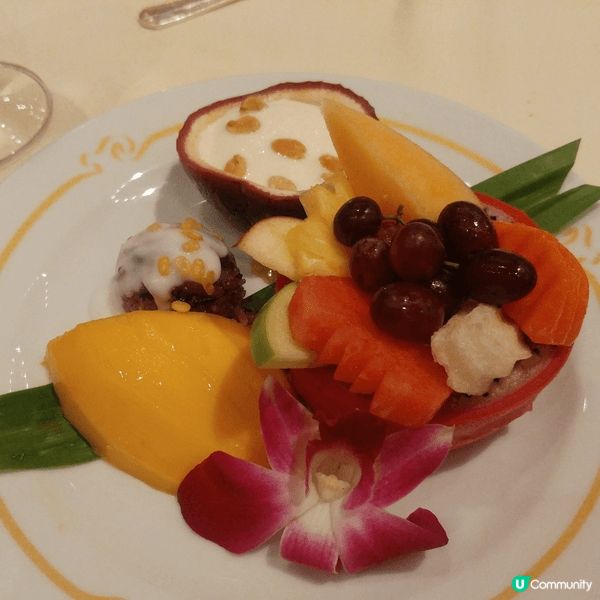 泰式清邁美食，芒果糯米飯，椰青龍蝦海鮮湯