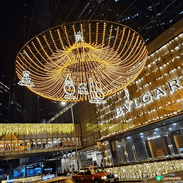 留港過聖誔，必去打卡熱點一定係中環皇后像廣場一帶，被商厦包圍...