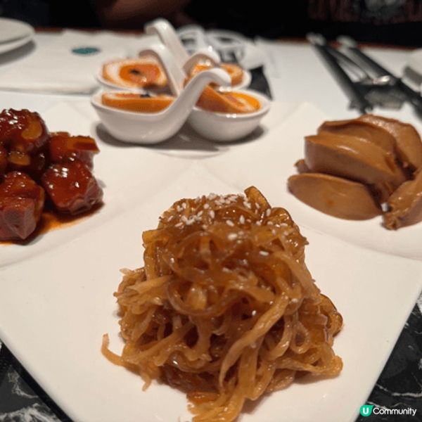 每年都會跟朋友去食大閘蟹慶祝，今天適逢萬聖節，食完晚飯再到尖...