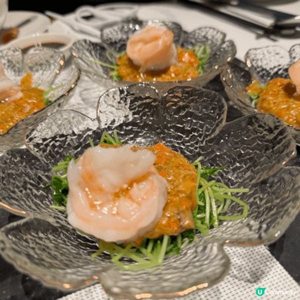 每年都會跟朋友去食大閘蟹慶祝，今天適逢萬聖節，食完晚飯再到尖...