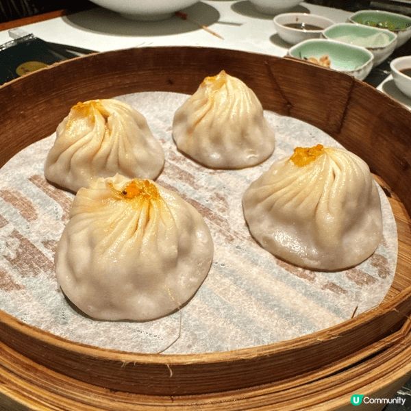 每年都會跟朋友去食大閘蟹慶祝，今天適逢萬聖節，食完晚飯再到尖...