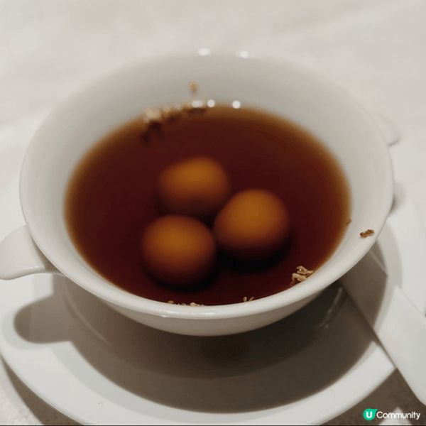 每年都會跟朋友去食大閘蟹慶祝，今天適逢萬聖節，食完晚飯再到尖...