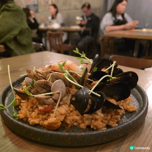 今晚喺 荃灣西式餐廳Vision 8 嘆咗一餐滿足嘅晚餐，環...