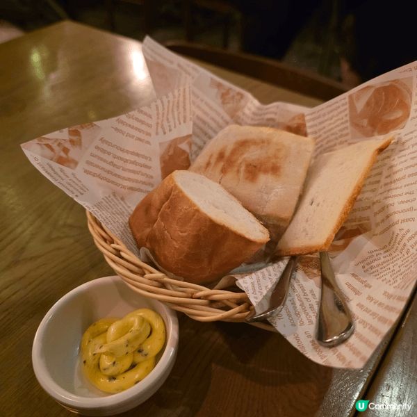 今晚喺 荃灣西式餐廳Vision 8 嘆咗一餐滿足嘅晚餐，環...