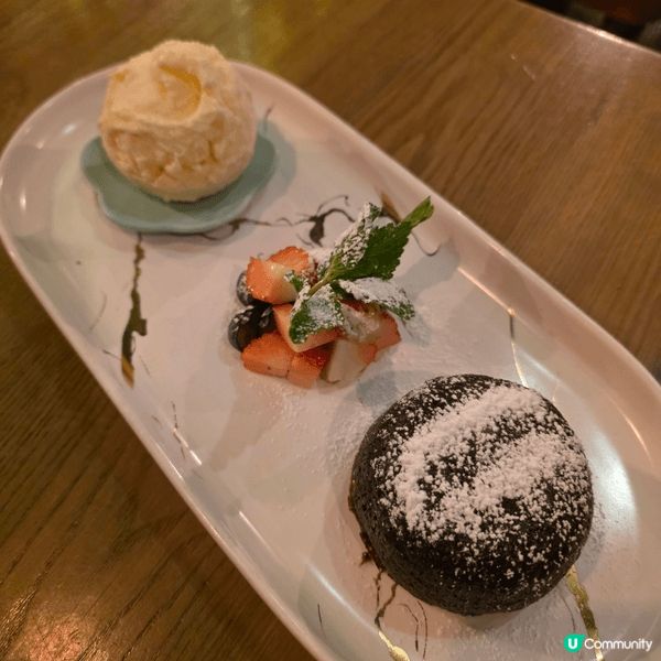 今晚喺 荃灣西式餐廳Vision 8 嘆咗一餐滿足嘅晚餐，環...