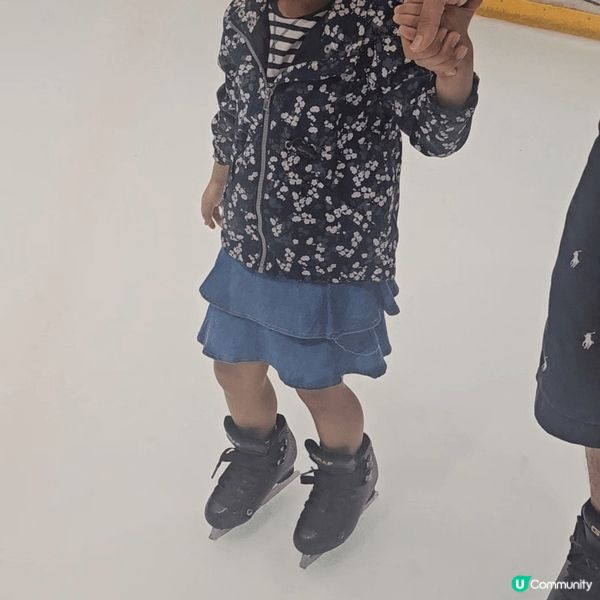 聖誕節當然係去酒店一家人同聖誕老人一齊食個聖誕大餐，食完就去...