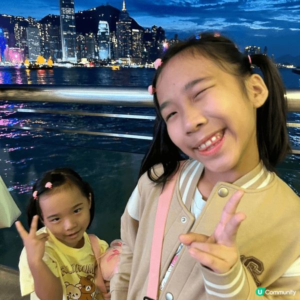 聖誕節當然係去酒店一家人同聖誕老人一齊食個聖誕大餐，食完就去...