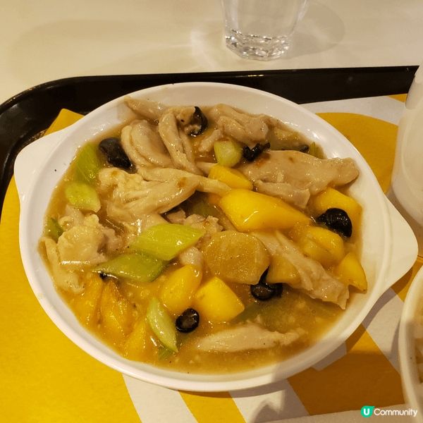 各式各樣的美食，盡在桌上！