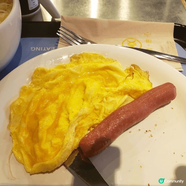 各式各樣的美食，盡在桌上！