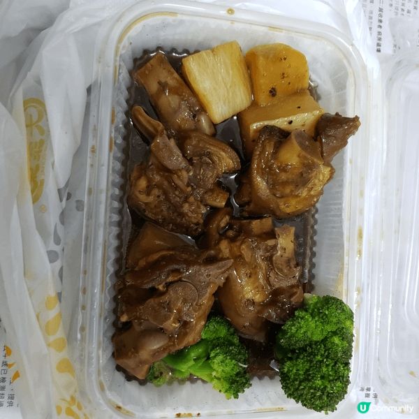 各式各樣的美食，盡在桌上！