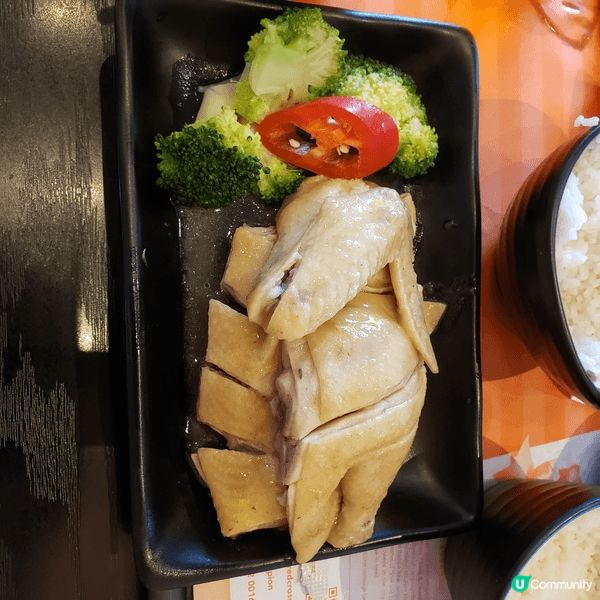 各式各樣的美食，盡在桌上！