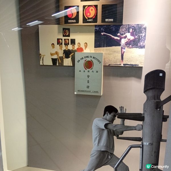 《李小龍誕生85周年紀念展：無形之道》！🐉 中環站見！