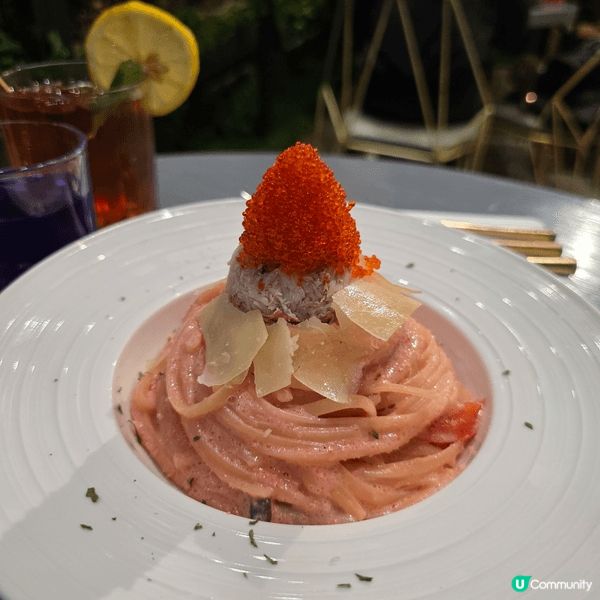 除夕夜去左油麻地砵蘭街一間樓上cafe，店舖叫慢理牆城，呢個...