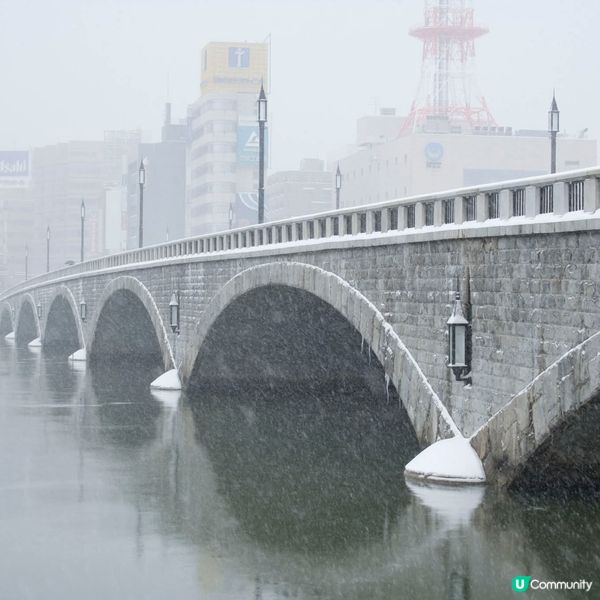 雪國拱橋美景！❄️橋上雪景超夢幻！