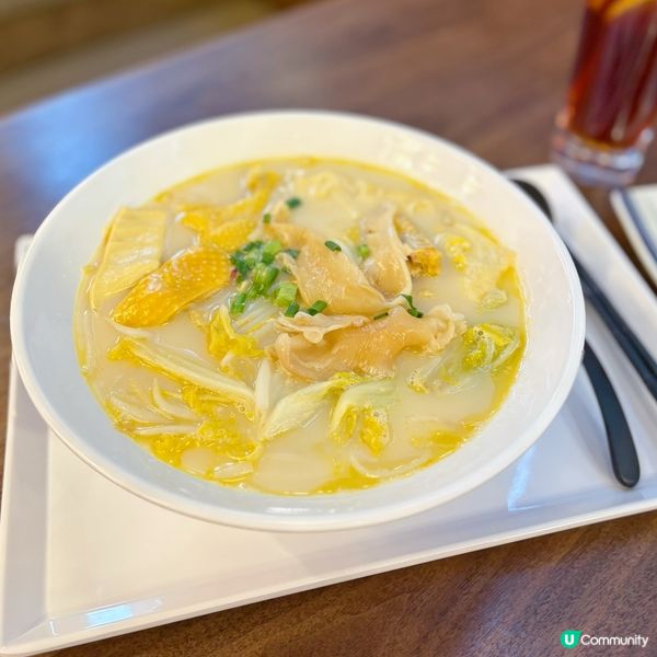 必試招牌花膠濃雞湯米線🍜