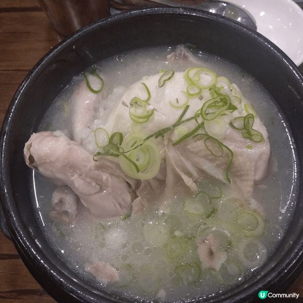 以上圖片是韓國著名的食物, 例如：滷豬手、人蔘雞湯、韓國燒烤...