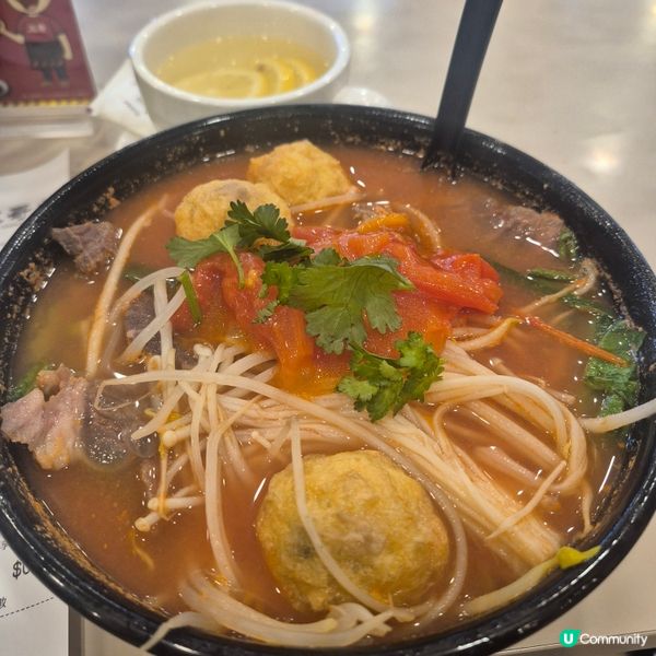 超伏的譚仔三哥新品 - 牛面肉拼肉餡豆卜丸特濃茄湯米線