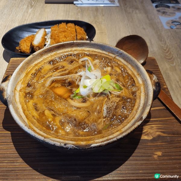 冬天必食除咗和牛火鍋，仲有名古屋味噌烏龍麵。 用石鍋上菜夠曬...