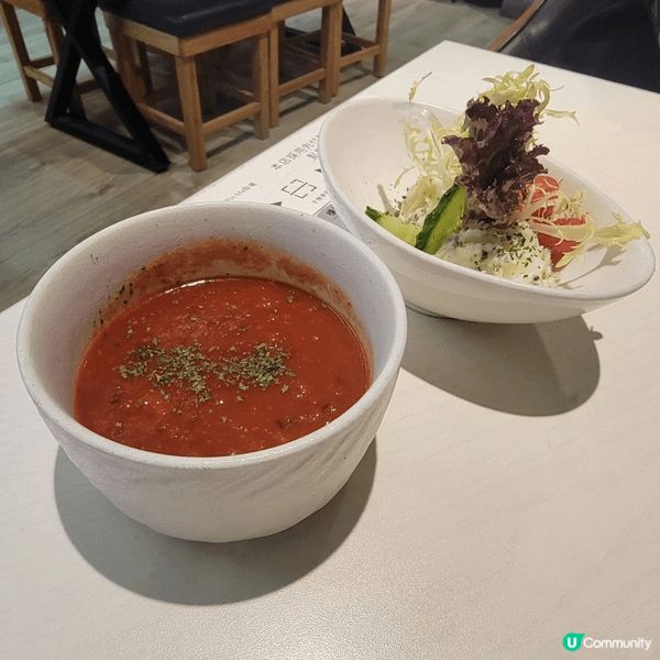 朋友介紹，觀塘有間西餐，價錢親民，最平既意粉都唔使$70就搞...