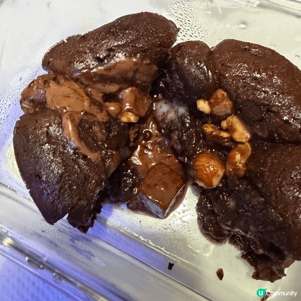 東海堂同明治 Meltykiss 聯乘嘅「特濃朱古力麻糬心太...