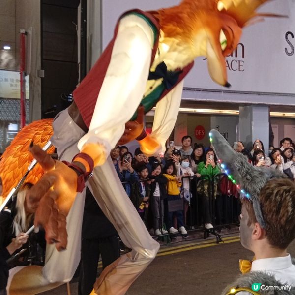 銅鑼灣「夜光巡遊」超正！🤩✨充滿濃厚藝術與節日氣息。