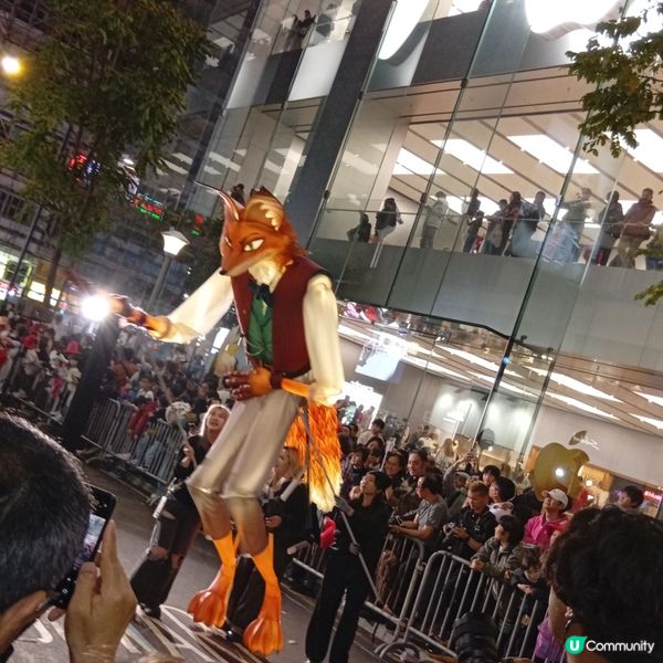 銅鑼灣「夜光巡遊」超正！🤩✨充滿濃厚藝術與節日氣息。