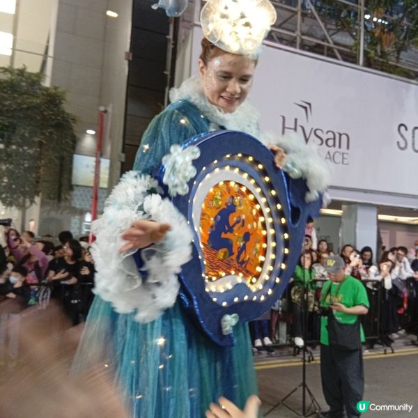 銅鑼灣「夜光巡遊」超正！🤩✨充滿濃厚藝術與節日氣息。