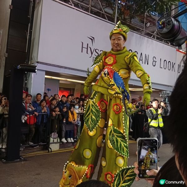 銅鑼灣「夜光巡遊」超正！🤩✨充滿濃厚藝術與節日氣息。