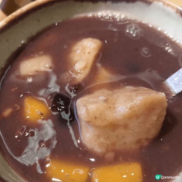 最喜歡街頭美食. 香港有魚蛋, 中式糖水. 台灣有麵線. 正...