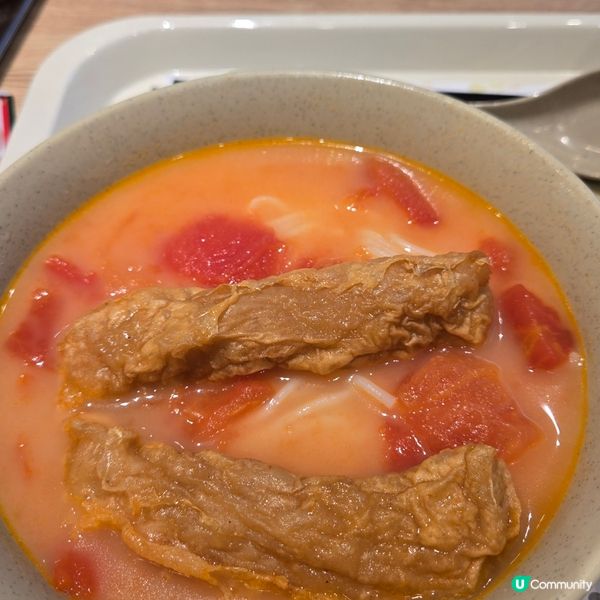 南記蕃茄湯春卷米線配生菜魚餃湯