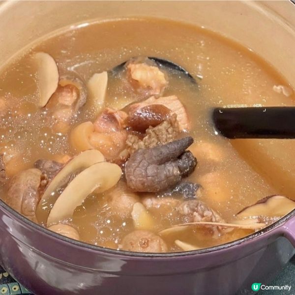 鱷魚肉海底椰湯—滋陰潤肺

鱷魚肉可以滋陰潤肺，乾燥的秋季應