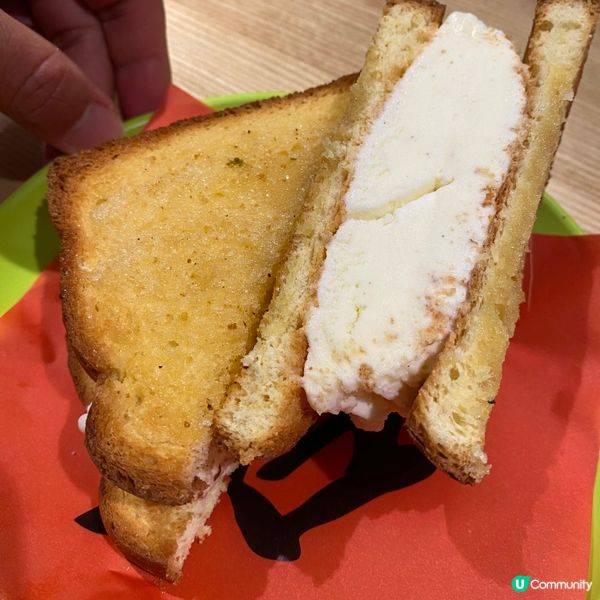 港式蜜糖多士夾雪糕🍦有驚喜🩷