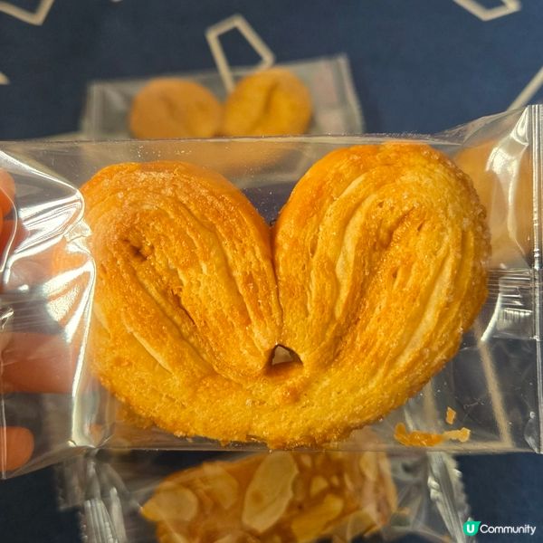 榮華餅家好味蝴蝶酥同杏仁條😋