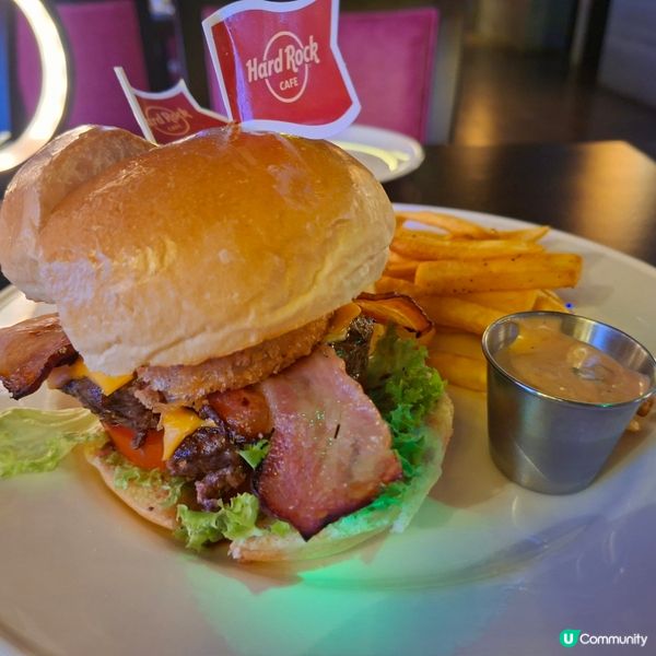 ✨️高人氣硬石餐廳嚐招牌菜傳奇漢堡💕欣賞現場樂隊演出🥳