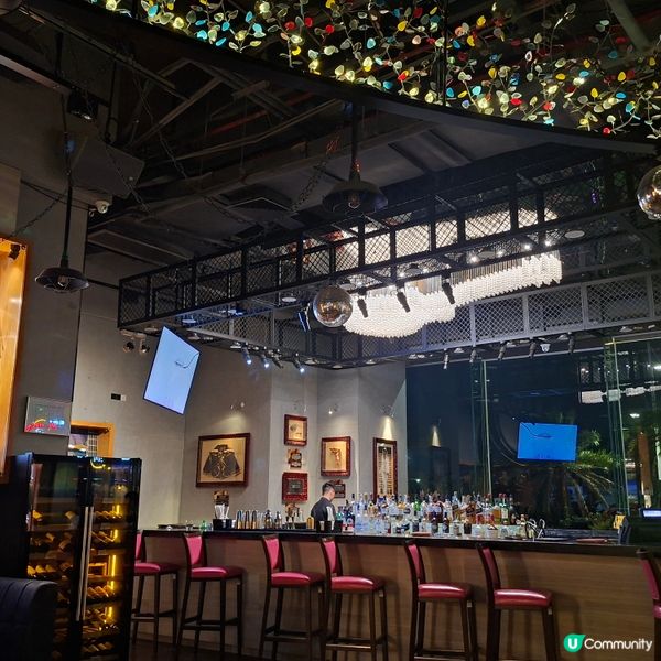 ✨️高人氣硬石餐廳嚐招牌菜傳奇漢堡💕欣賞現場樂隊演出🥳