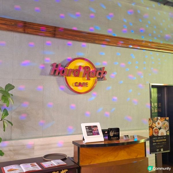 ✨️高人氣硬石餐廳嚐招牌菜傳奇漢堡💕欣賞現場樂隊演出🥳