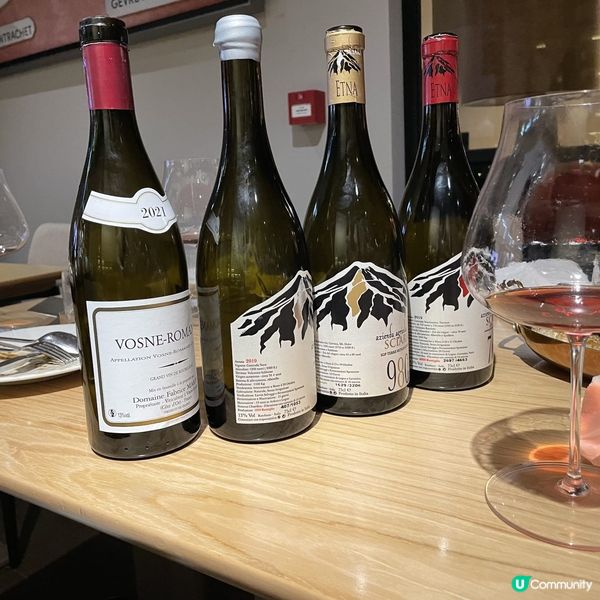 火山紅酒，礦物餘味。