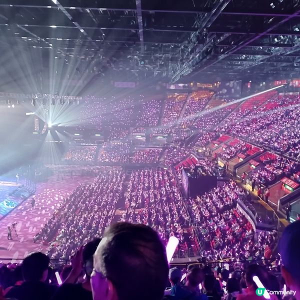 紅館同啟德聽演唱會