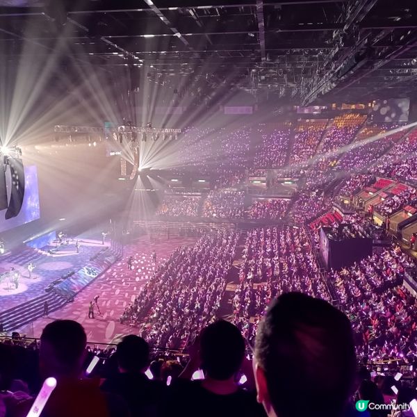 紅館同啟德聽演唱會