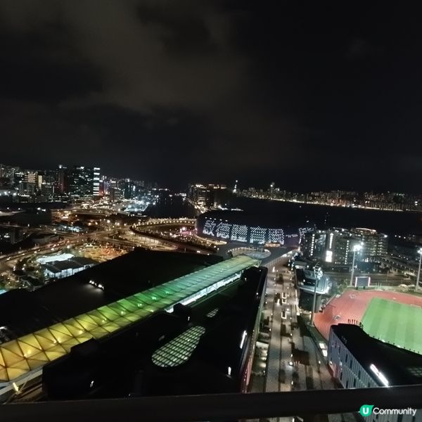 紅館同啟德聽演唱會