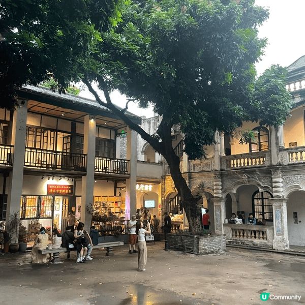 走入嶺南新天地，好似推開咗一扇時光門。白天陽光灑落喺青磚騎樓...