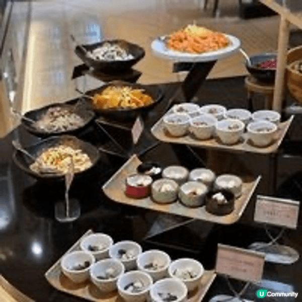 整體食物選擇非常多，擺設也十分美麗，溫度也控制得宜，食物也可...