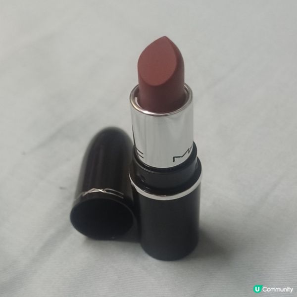 潤澤緞光唇膏 💄✨使用感滋潤舒適