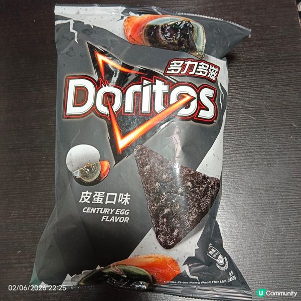 終於買到台灣嘅皮蛋味Doritos，試一試佢先。