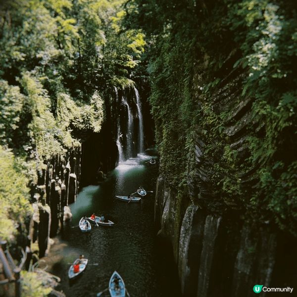 這張圖片展示日本高千穗峽（Takachiho Gorge）的...