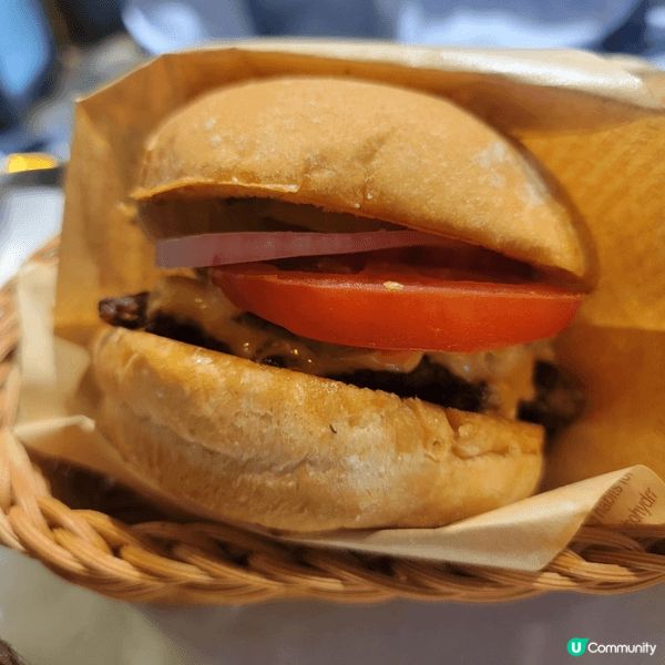 Burger Joys 係灣仔一間開咗好多年嘅美式漢堡店，位...