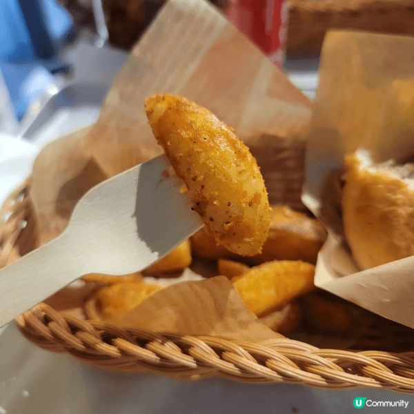 Burger Joys 係灣仔一間開咗好多年嘅美式漢堡店，位...