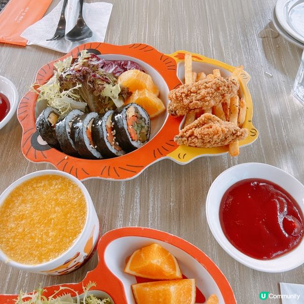 趁住打風前夕,拉埋個死黨去high tea,路過見間餐廳做緊...